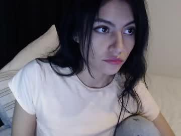 holly_bunny111 chaturbate