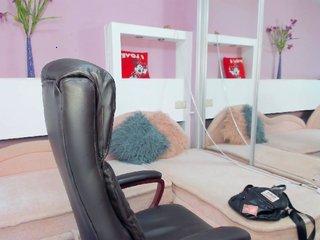 JuicyFruity bongacams