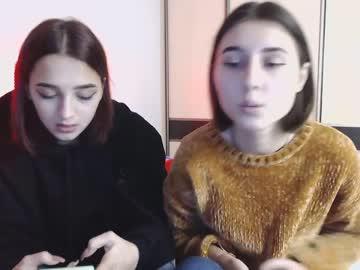 lari_18 chaturbate