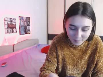 lari_18 chaturbate