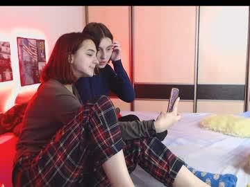 lari_18 chaturbate