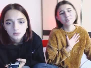 lari_18 chaturbate