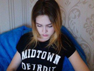 LittleShyGirl bongacams