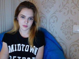 LittleShyGirl bongacams