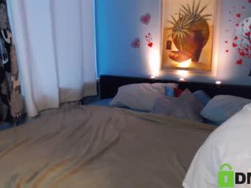 stesha_scissors_julia chaturbate